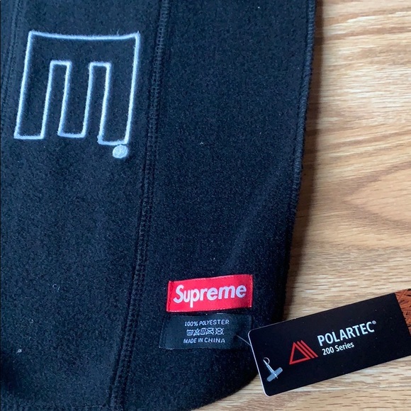 Authentic Supreme Black Polartec Scarf FW18 - Picture 5 of 7